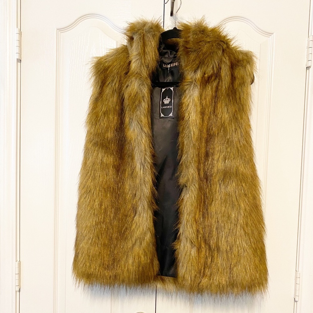 Lanshifei hoodie vest Faux Fur size M NWT